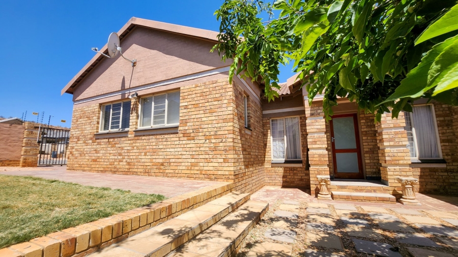 3 Bedroom Property for Sale in Wilkoppies North West